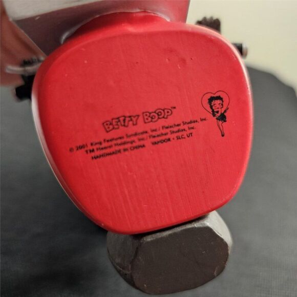 Betty Boop - King Feature 2001 Biker Motorcycle Bobblehead - Picture 3 of 3